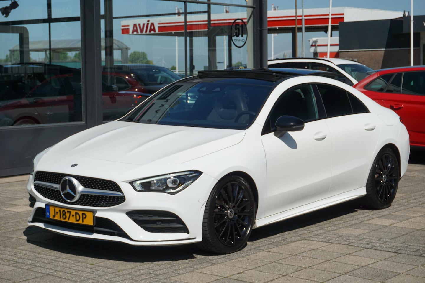 Mercedes-Benz CLA-Klasse - 180 Premium Plus AMG | Nightpakket | Panodak - AutoWereld.nl