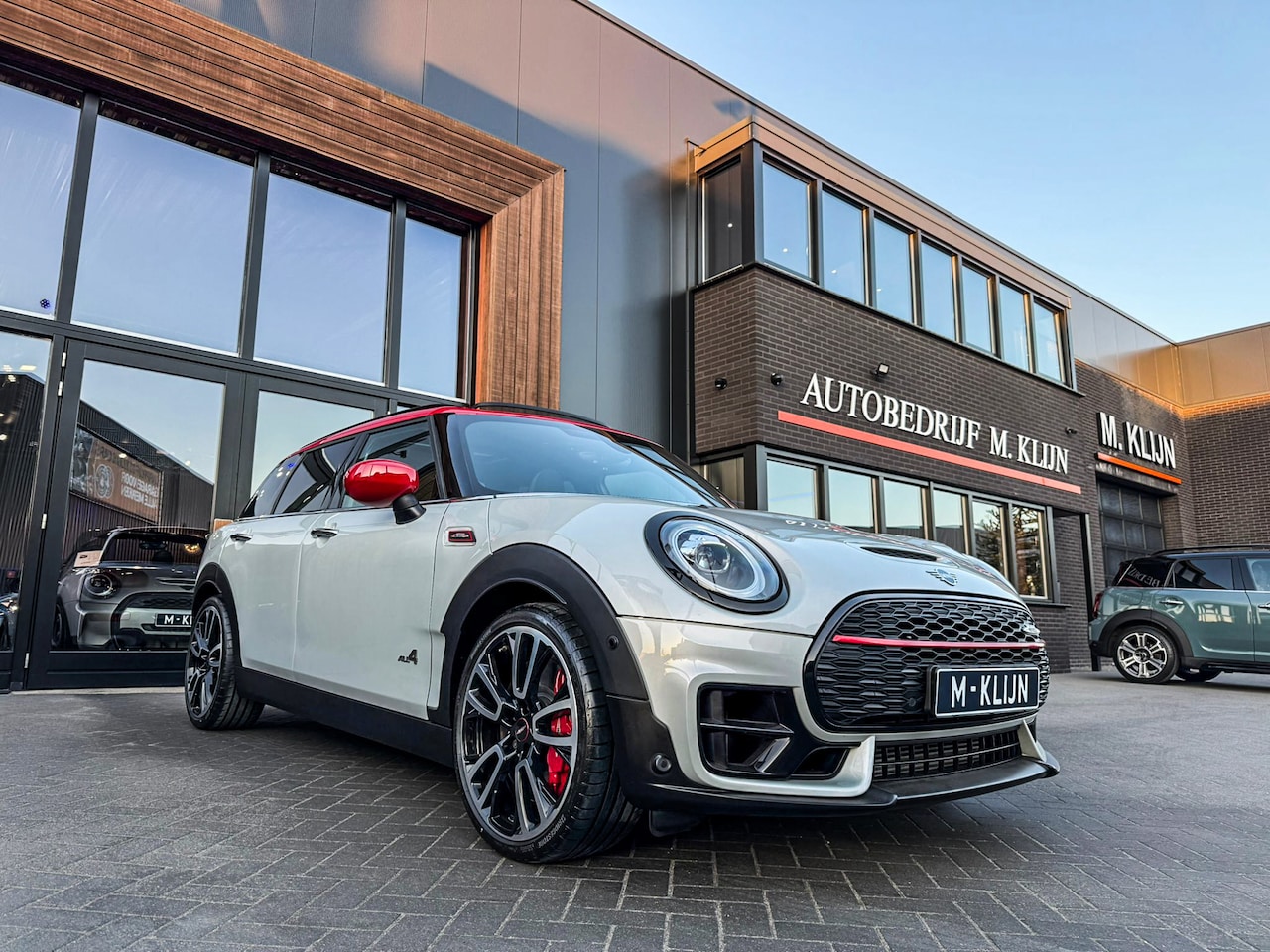 MINI Clubman - Mini 2.0 JCW ALL4 F1 aut 306pk/pano/camera/head up/vol/btw - AutoWereld.nl