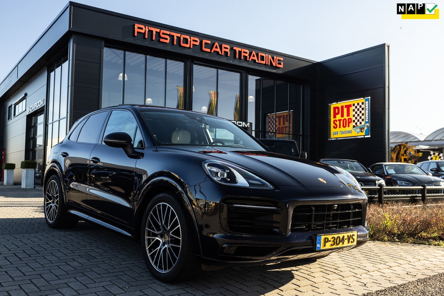 Porsche Cayenne - 3.0 E-Hybrid Platinum, Sport Design, Pano, 1e Eigenaar! - AutoWereld.nl