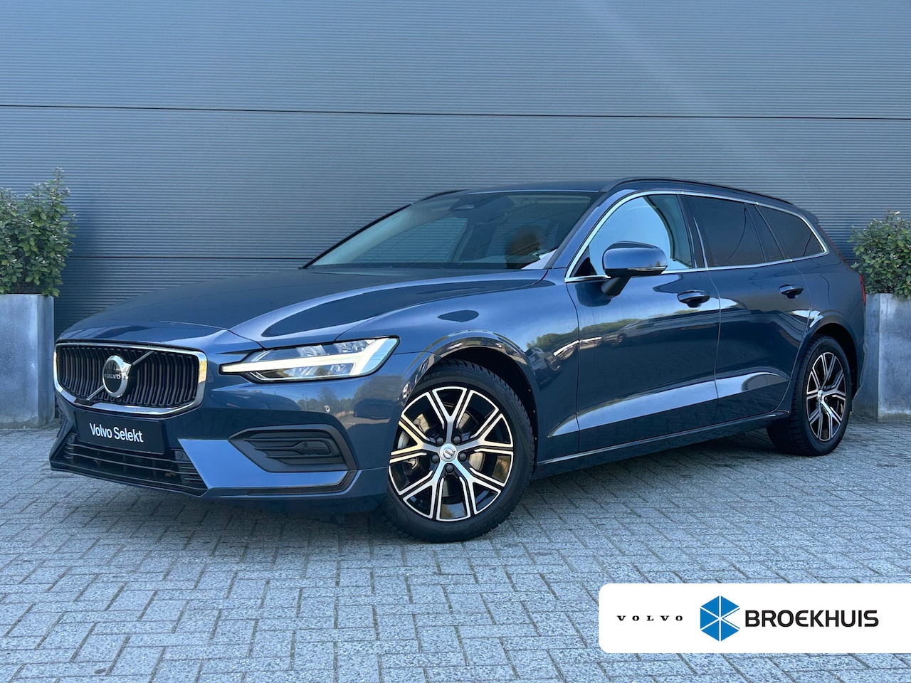 Volvo V60 - 2.0 B3 Core | Google | Pilot Assist | Camera | Leder | - AutoWereld.nl