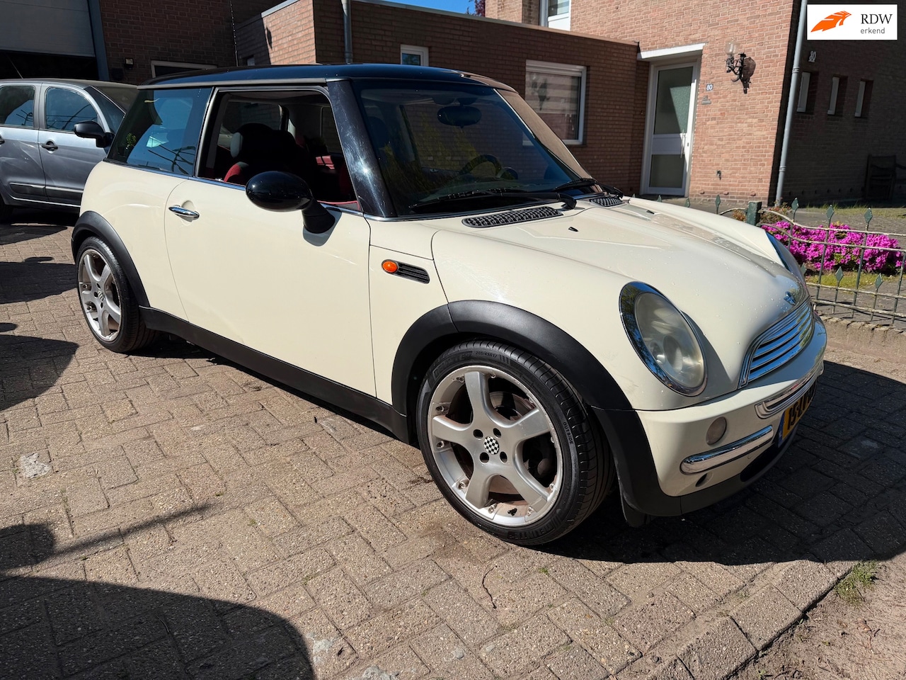 MINI Cooper - Mini 1.6 Pepper wegens inruil verkregen - AutoWereld.nl