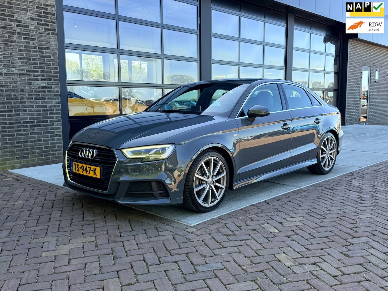 Audi A3 Limousine - 1.5 TFSI CoD Sport S Line Edition | Autm |1/2 Leer | Navi | LED | - AutoWereld.nl