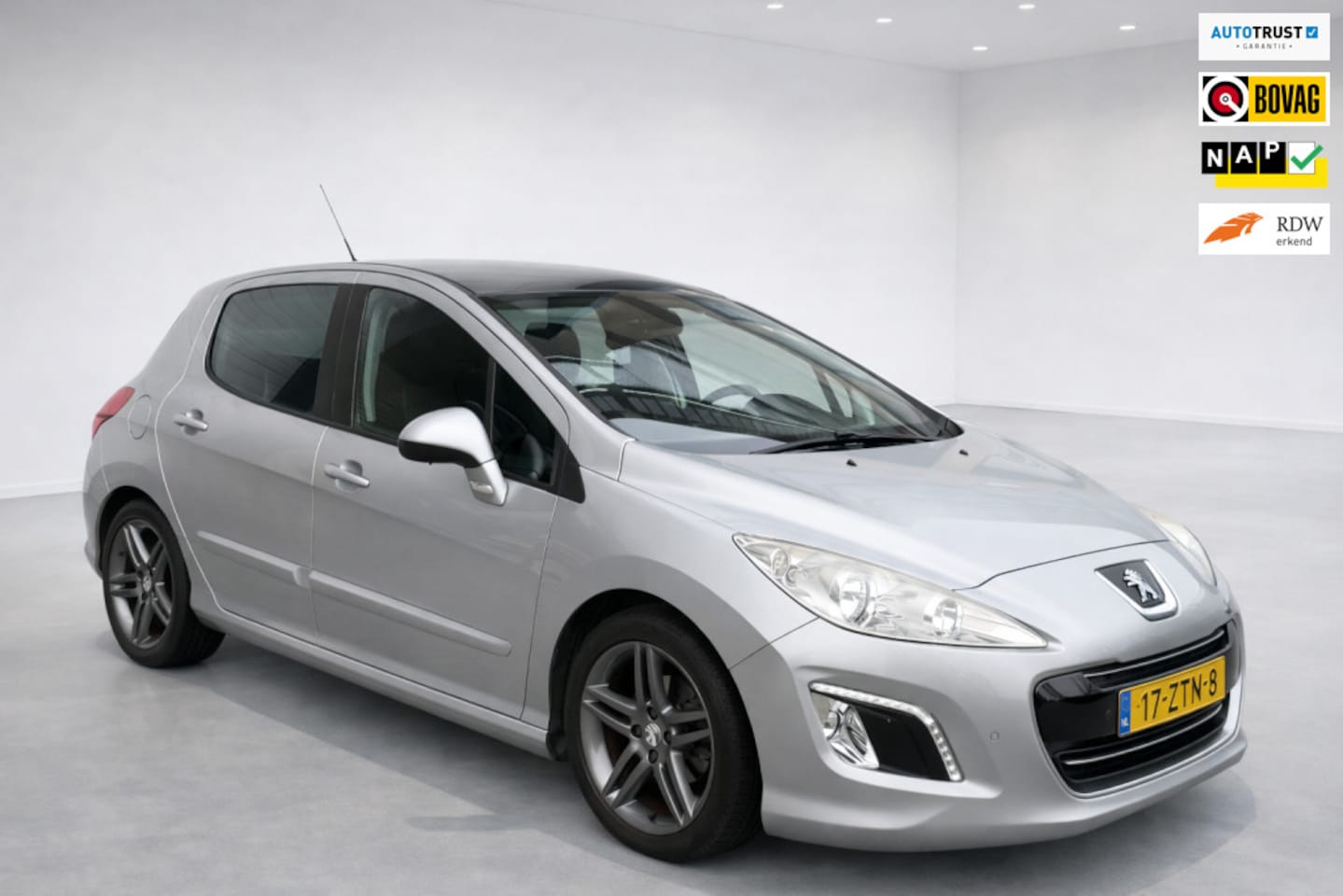 Peugeot 308 - Peugeot 308 1.6 VTi Sportium, navigatie, panoramadak, climat control, lichtmetaal, apk, na - AutoWereld.nl