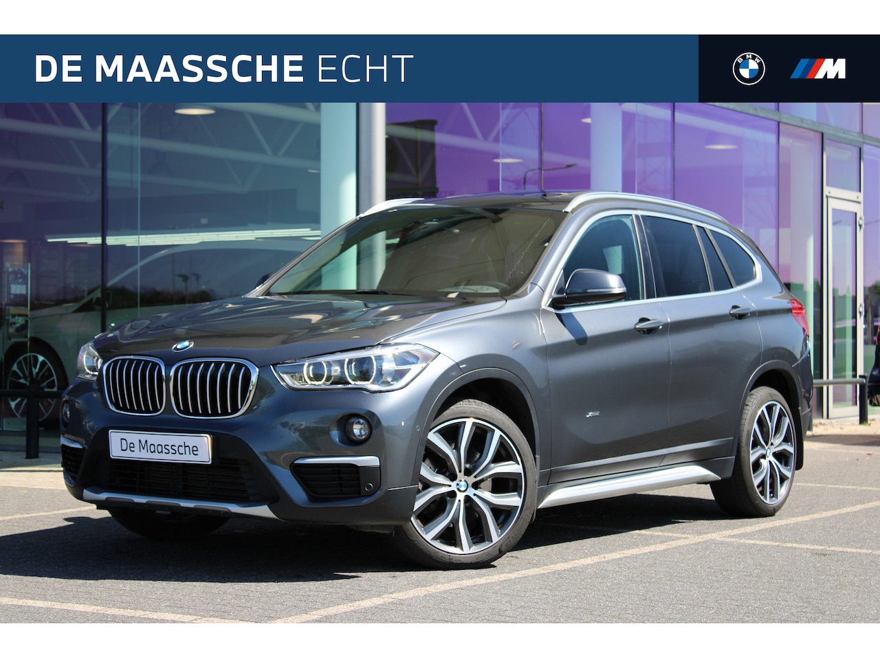 BMW X1 - xDrive20i xLine Automaat / Trekhaak / Panoramadak / Comfort Access / Achteruitrijcamera / - AutoWereld.nl