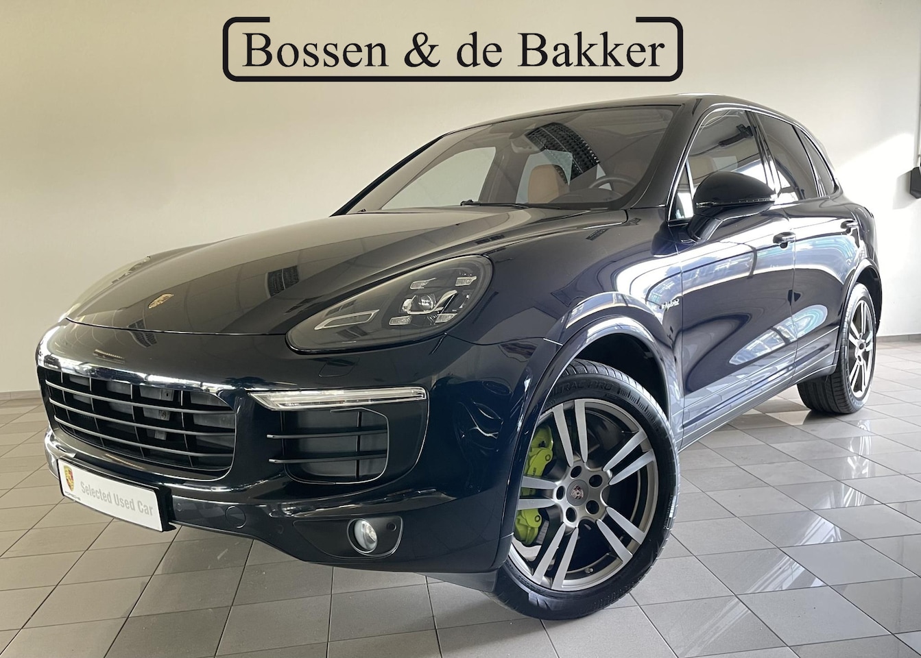 Porsche Cayenne - 3.0 S E-Hybrid | Luchtvering | Panoramadak | Trekhaak - AutoWereld.nl