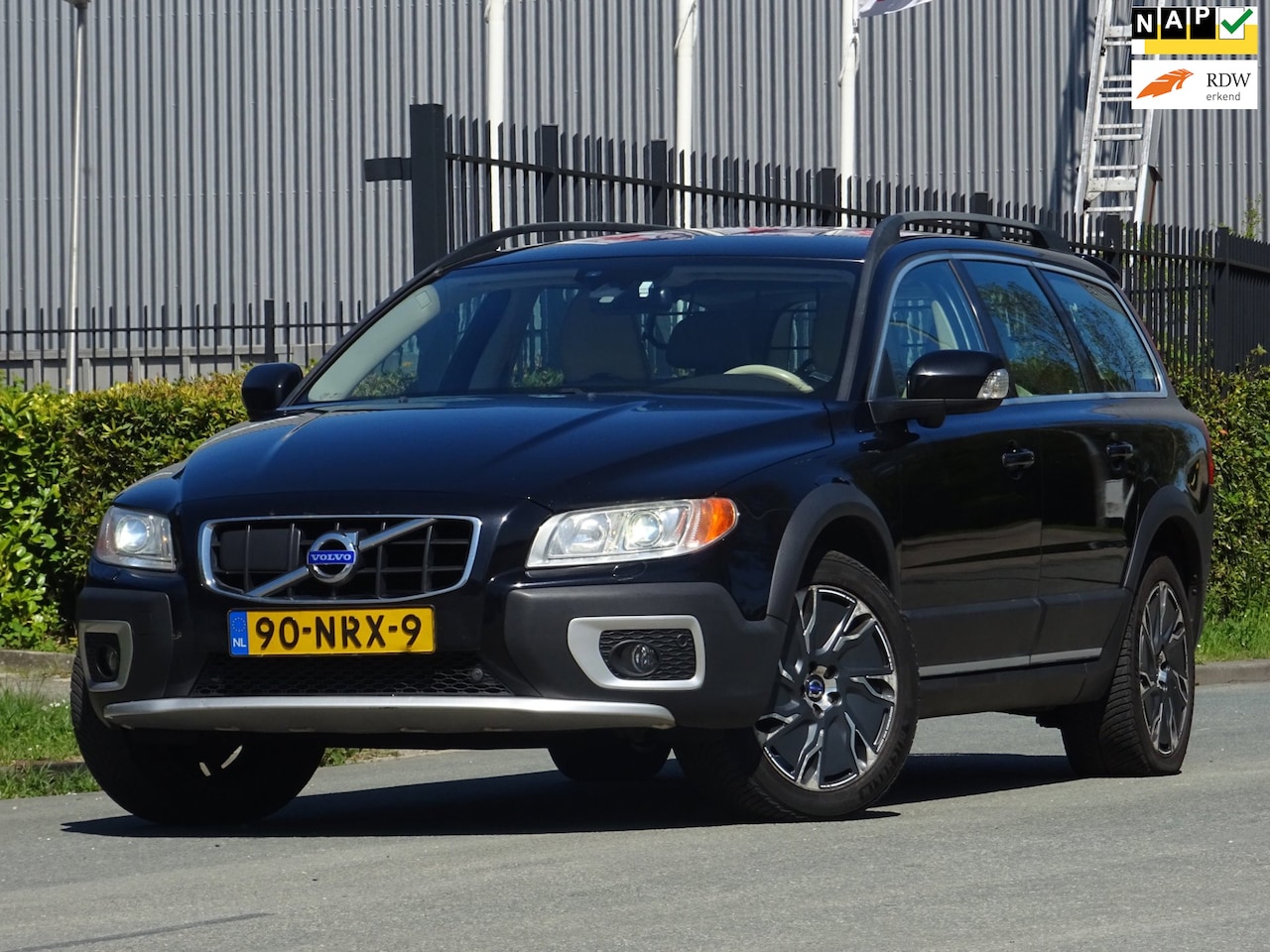 Volvo XC70 - 2.4 D5 Summum AWD NL-AUTO FULL OPTIONS - AutoWereld.nl