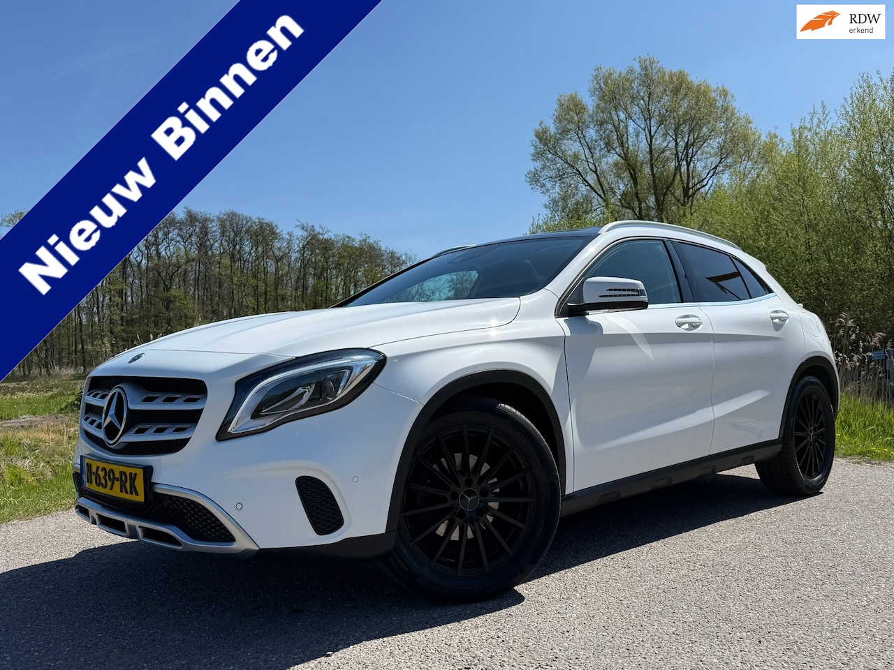 Mercedes-Benz GLA-Klasse - 180 Business Solution Automaat | Panoramadak | Apple CarPlay/Android Auto | H-Leder | 18" - AutoWereld.nl