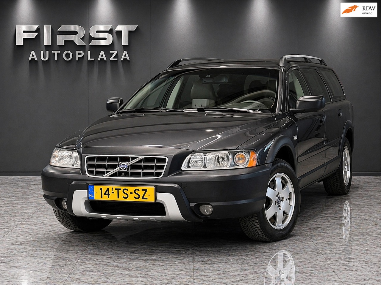 Volvo XC70 - 2.5 T Ocean Race AUTOMAAT LEDER|CRUISE|PDC|TREKHAAK - AutoWereld.nl