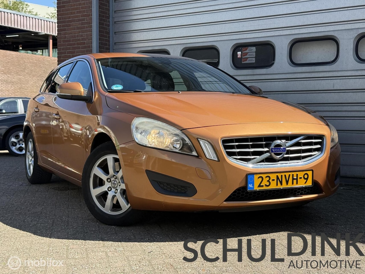 Volvo V60 - 2.0T Momentum TREKHAAK|CRUISE CONTROLE|AIRCO|PDC - AutoWereld.nl