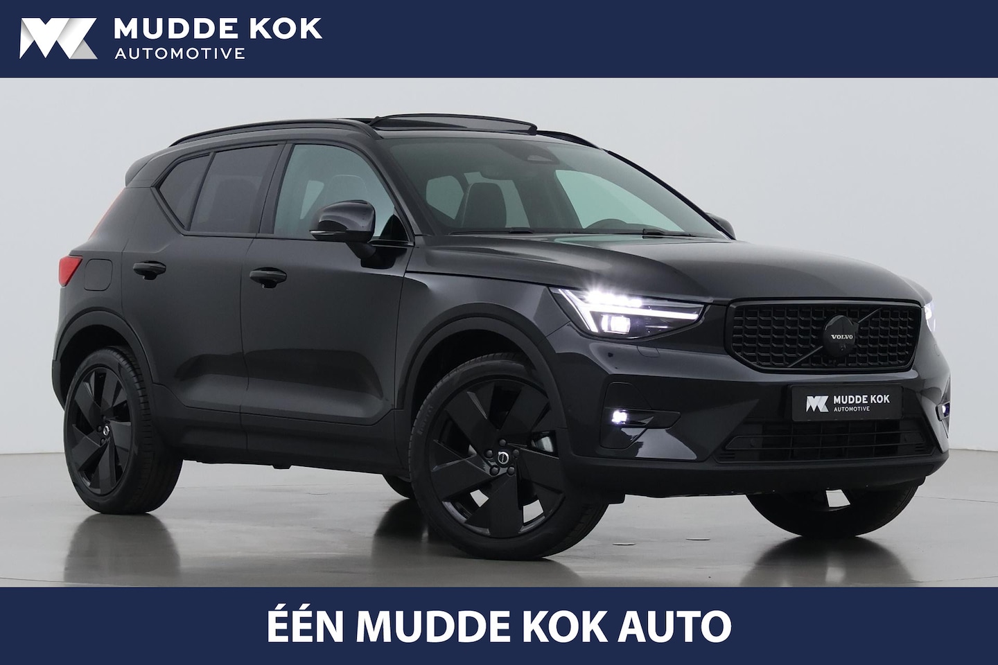 Volvo XC40 - B3 Ultra Black Edition | Panoramadak | ACC | Trekhaak | 360° Camera | Stoel+Stuurverwarmin - AutoWereld.nl