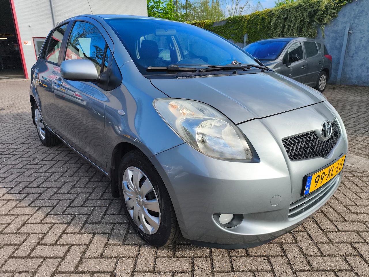 Toyota Yaris - 1.3 16v VVT-i Linea Sol - AutoWereld.nl