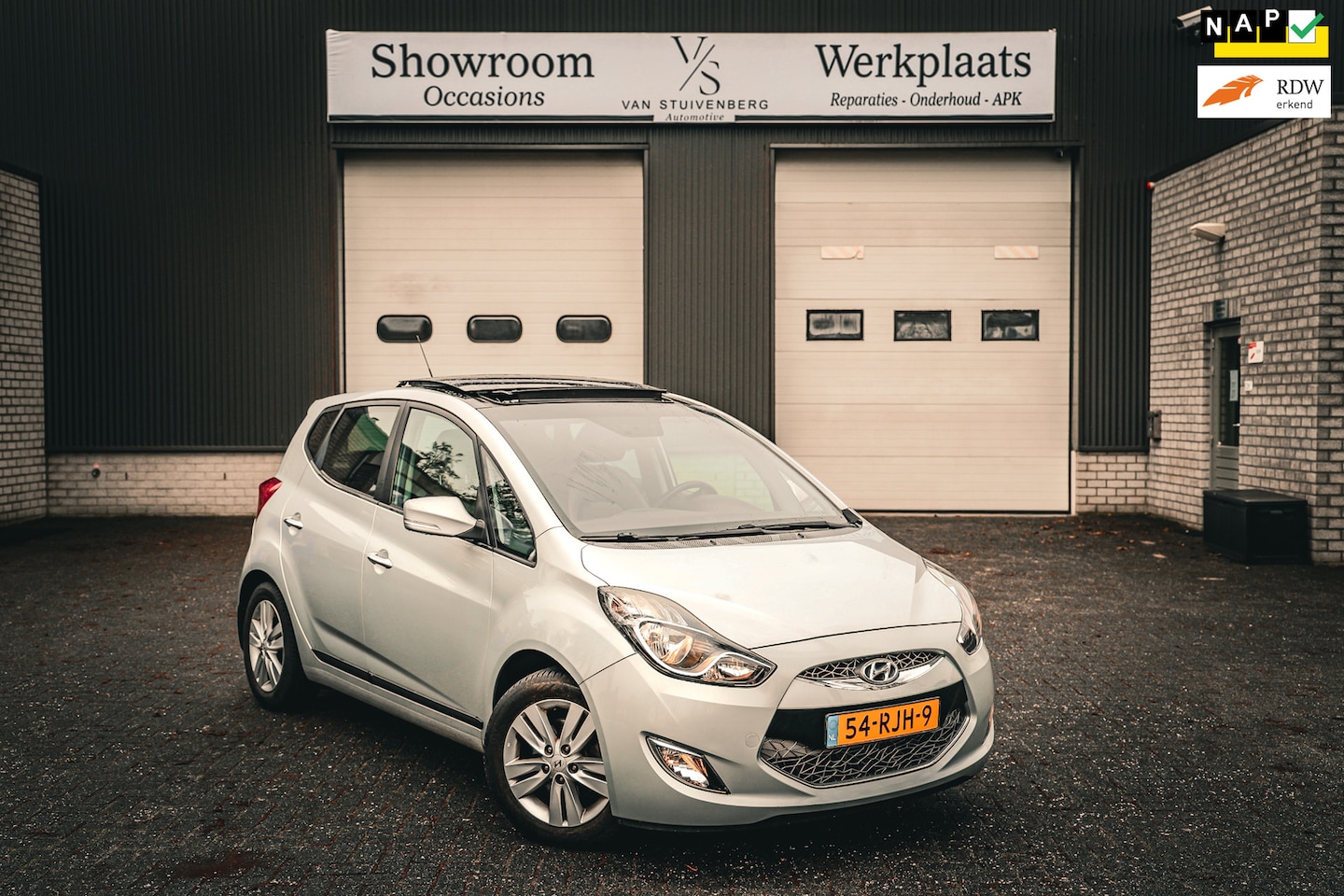 Hyundai ix20 - 1.6i i-Catcher PANORAMADAK AUTOMAAT CRUISE CLIMA LEDER - AutoWereld.nl