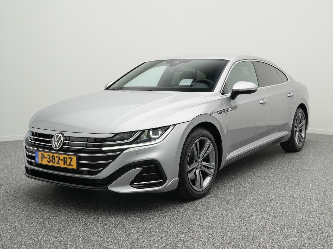 Volkswagen Arteon - R-Line 1.4 TSI eHybrid 218 PK DSG | LED Matrix IQ | Head-Up | DCC | 360 Camera | Navigatie - AutoWereld.nl