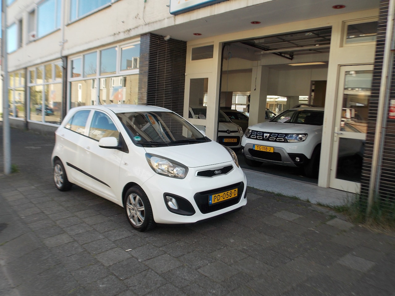 Kia Picanto - 1.0 CVVT ComfortLine AIRCO LM VELGEN TREKHAAK - AutoWereld.nl