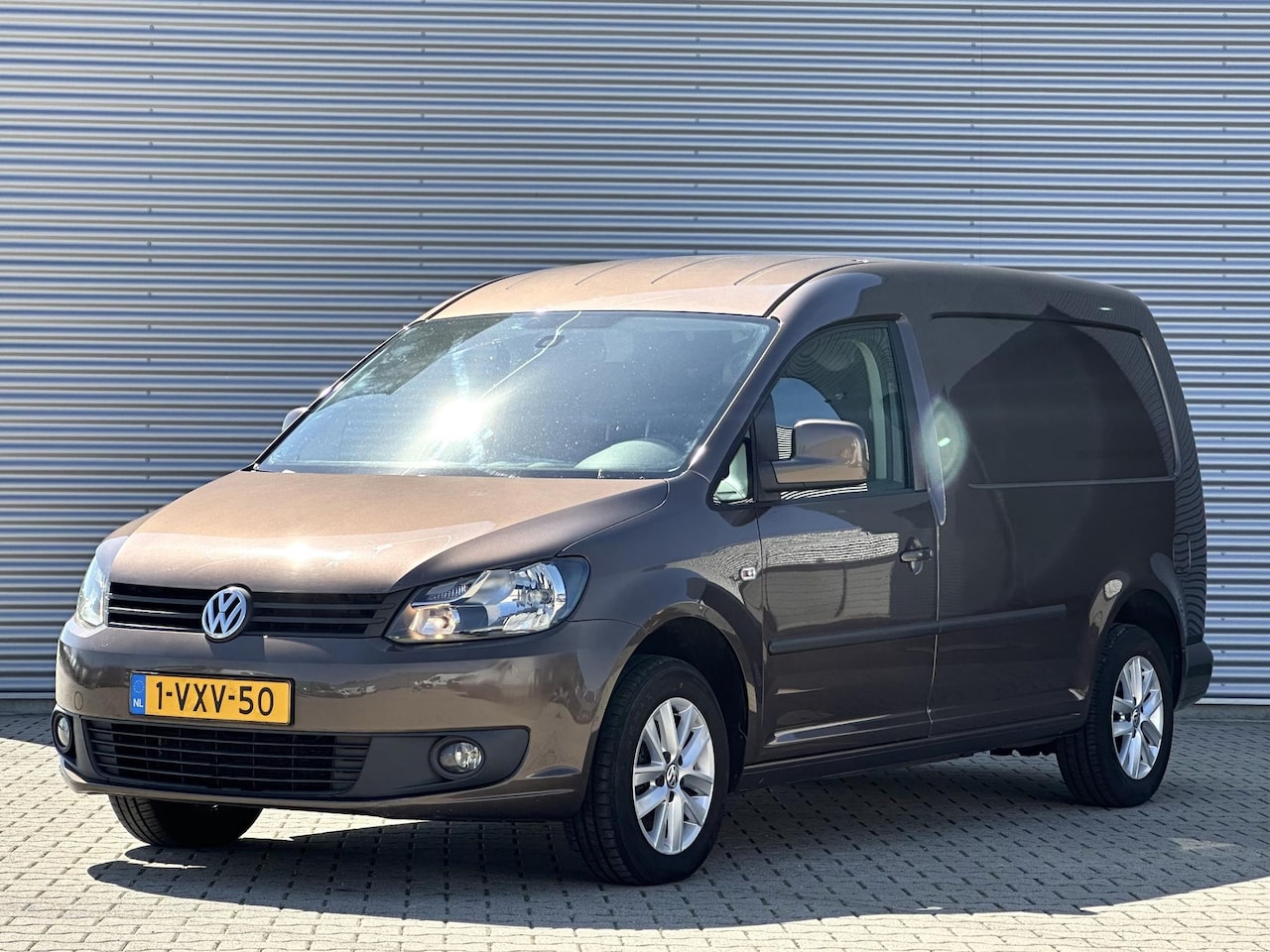 Volkswagen Caddy Maxi - 1.6 TDI Bruin metalic DSG automaat MARGE - AutoWereld.nl