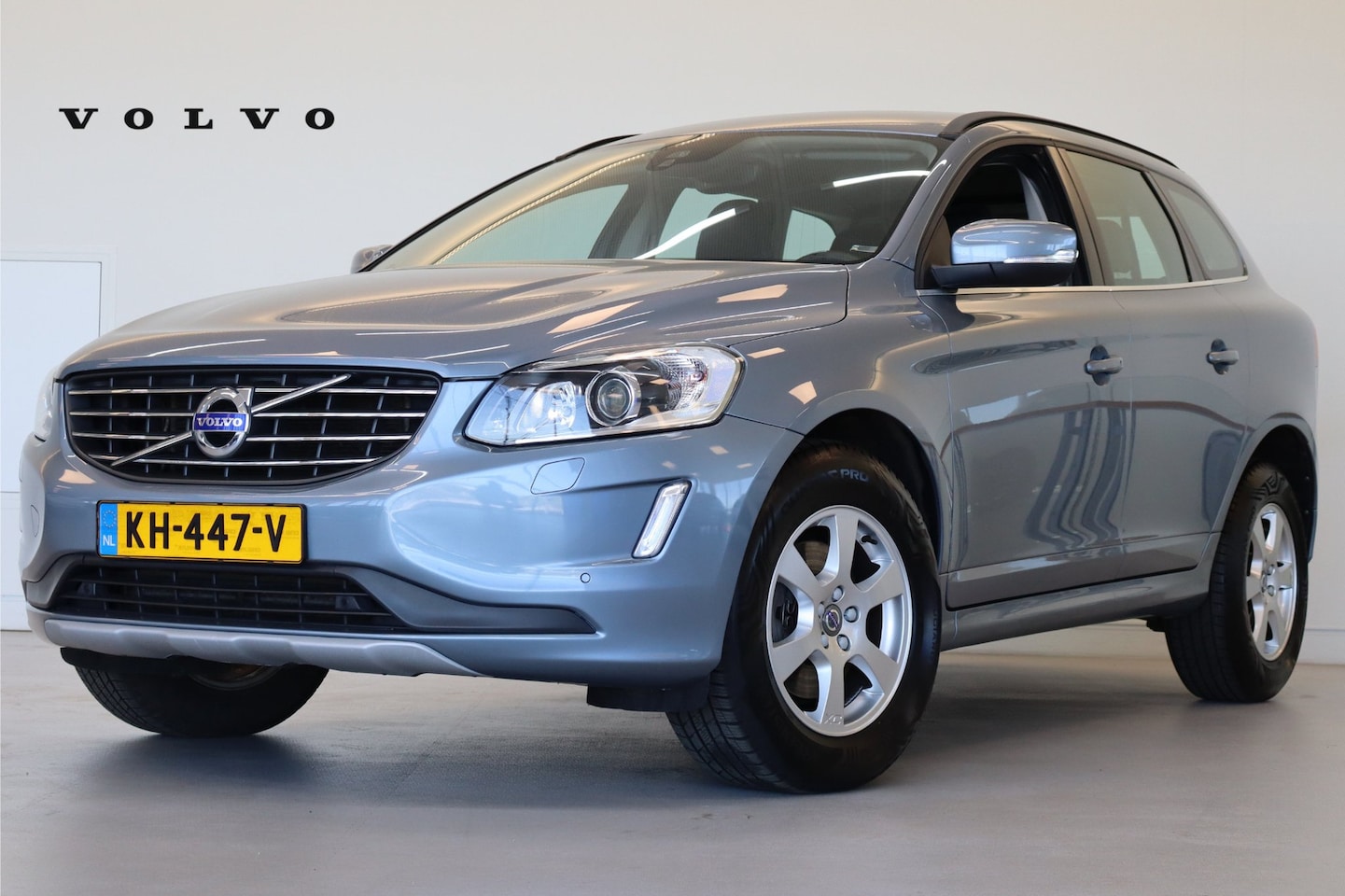Volvo XC60 - T5 245PK Nordic+ | Parkeerverw. | Camera | Xenon | All season - AutoWereld.nl
