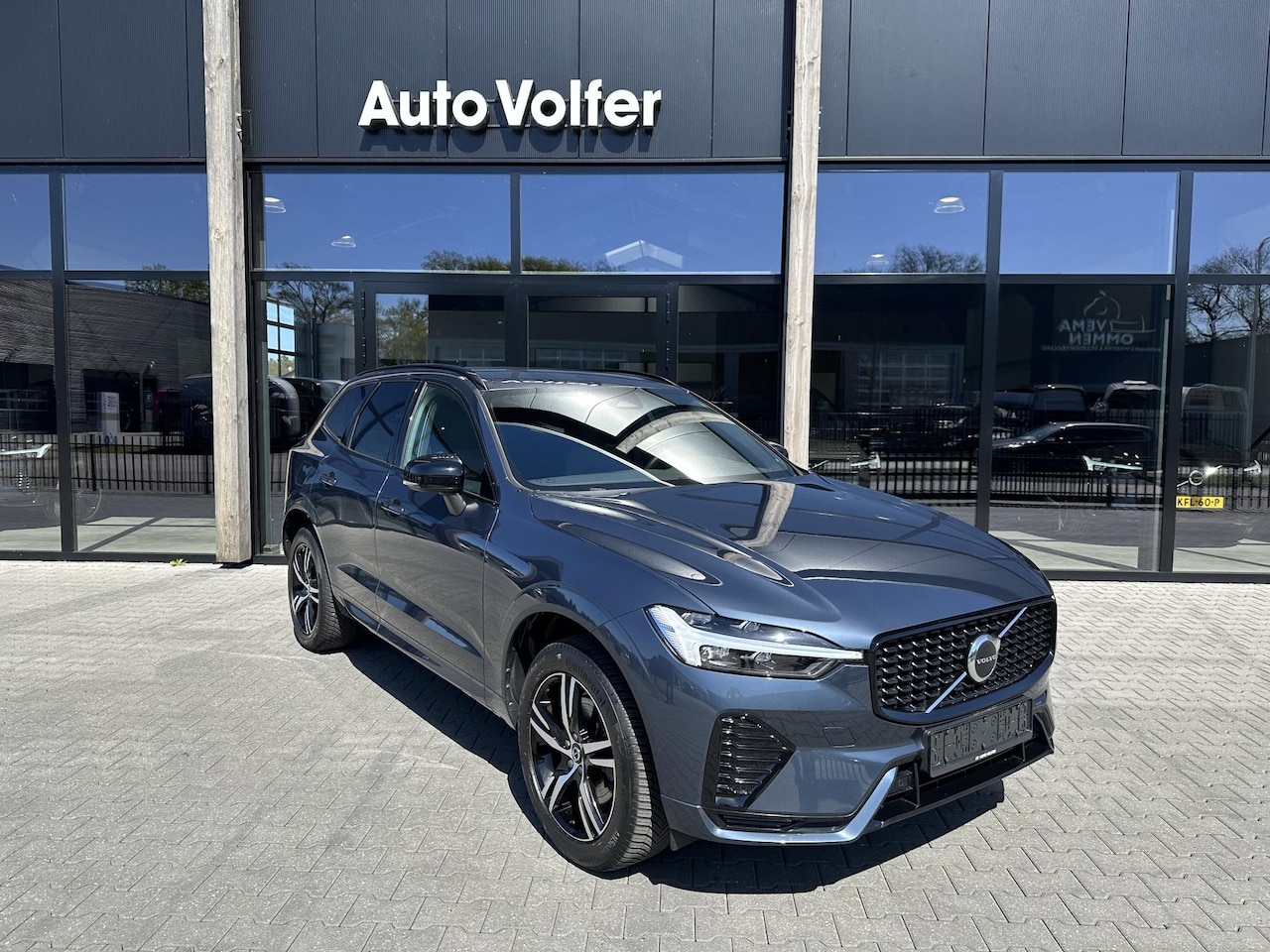 Volvo XC60 - 2.0 B4 R-Design ACC|trekhaak|memory - AutoWereld.nl