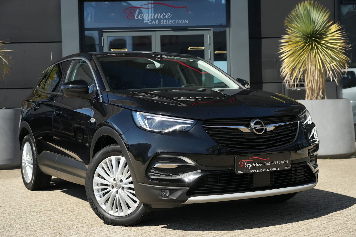 Opel Grandland X - 1.2 Turbo Business Executive 131pk Navigatie/Trekhaak/Camera - AutoWereld.nl