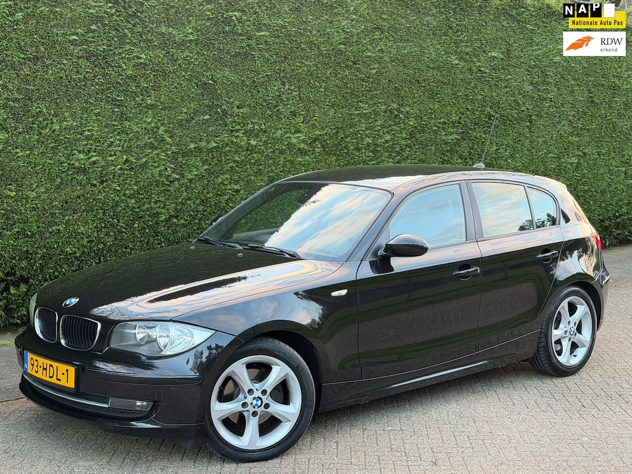 BMW 1-serie - 118i AIRCO/CLIMATRONIC/NAVI/LEER/PDC/NL AUTO! - AutoWereld.nl