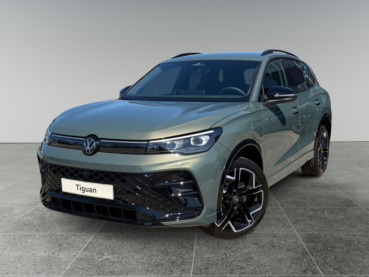 Volkswagen Tiguan - R-Line Edition 1.5 eHybrid 204pk Head-up display | Trekhaak | Black style pakket - AutoWereld.nl