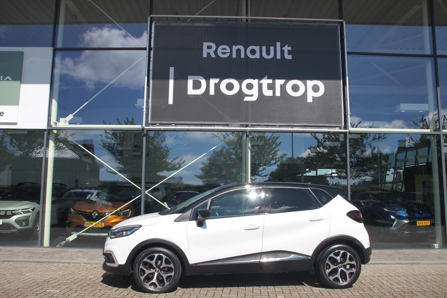 Renault Captur - 150PK-INTENS-AUTOM-60DKM-NAVI-GLASDAK-CAMERA- - AutoWereld.nl