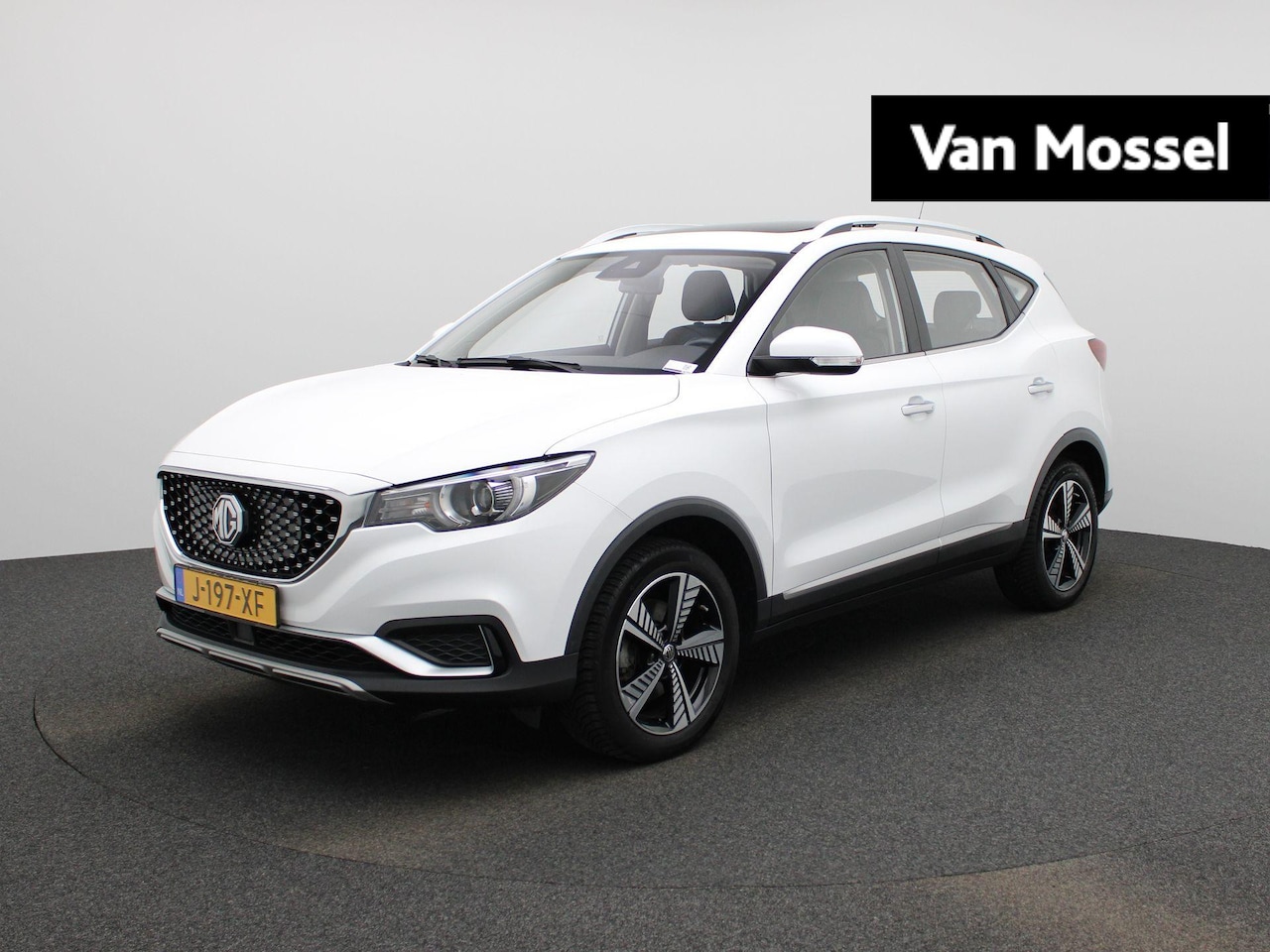 MG ZS - Luxury 45 kWh | Leder | Navi | Panoramadak | CarPlay | Camera | Stoelverwarming | - AutoWereld.nl