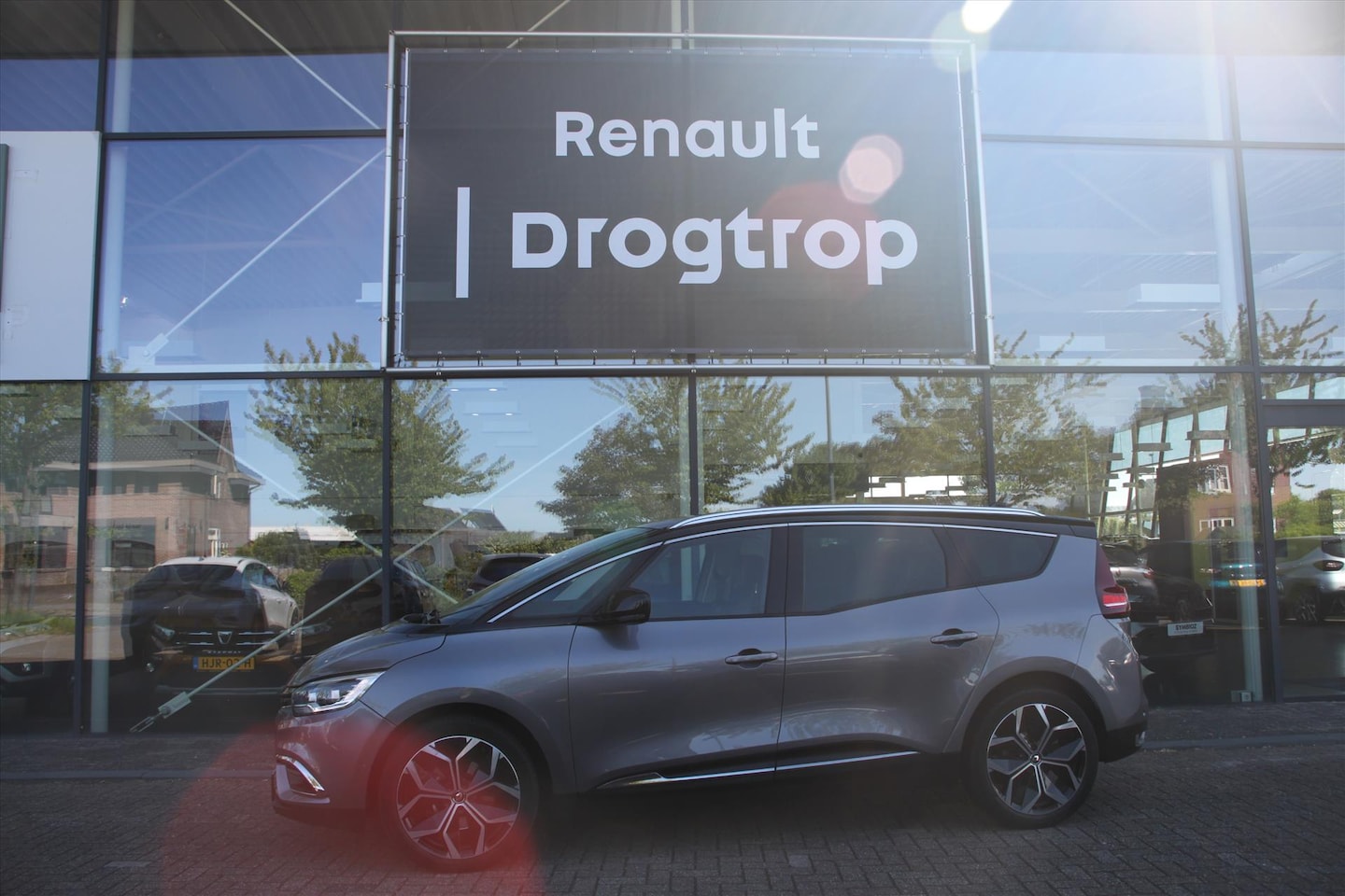 Renault Grand Scénic - 160PK-INTENS-AUTOM-53DKM-NAVI-CAMERA-MASSAGESTOEL- - AutoWereld.nl
