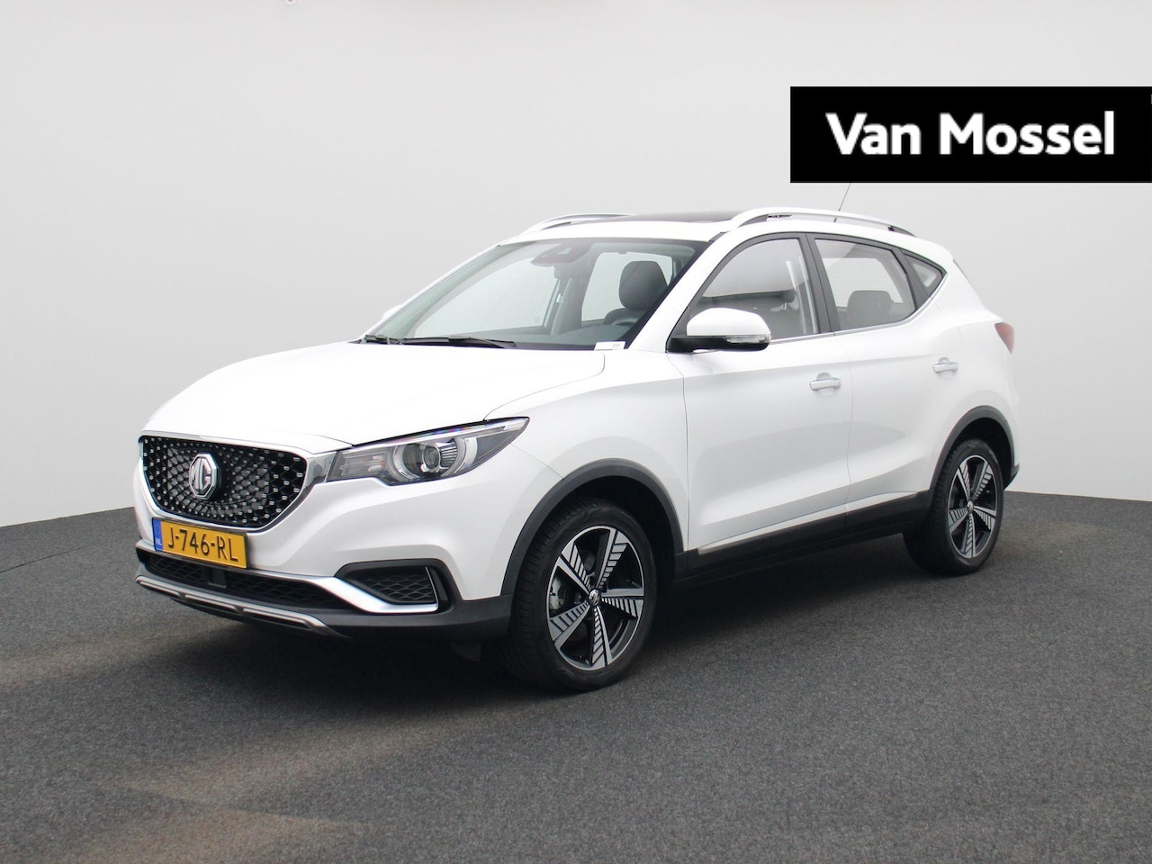 MG ZS - Luxury 45 kWh | Leder | Navi | Panoramadak | CarPlay | Camera | Stoelverwarming | - AutoWereld.nl