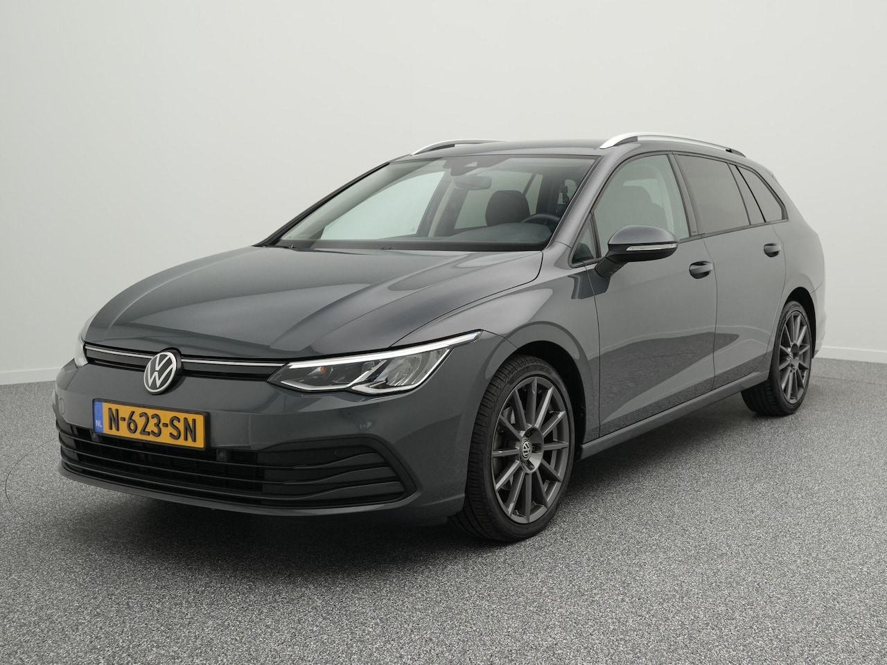 Volkswagen Golf Variant - AUTOMAAT 1.0 eTSI 110 PK Life | LED | Navigatie | Achteruitrijcamera | Trekhaak | 18 Inch - AutoWereld.nl