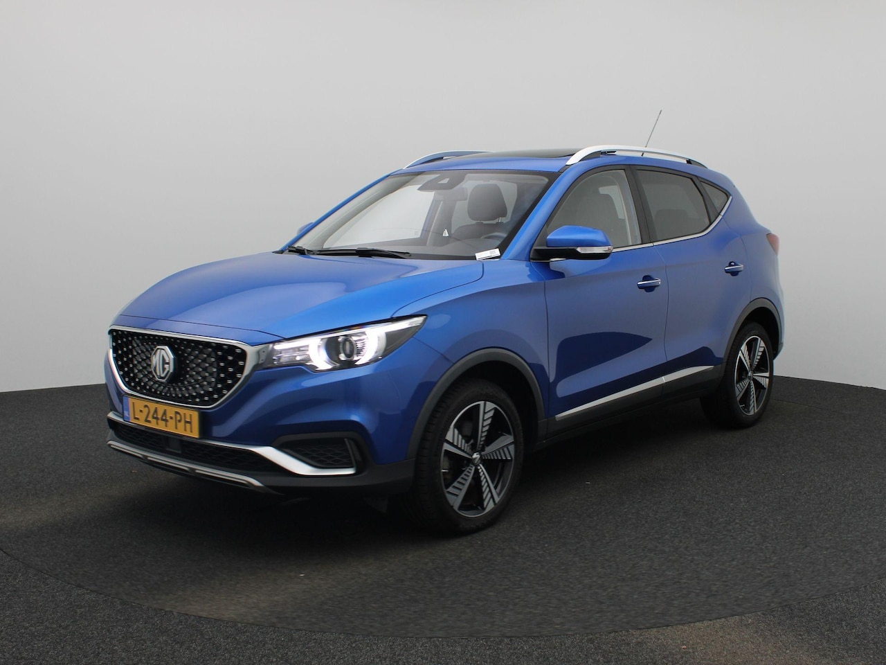 MG ZS - Luxury 45 kWh | Leder | Navi | Panoramadak | CarPlay | Camera | Stoelverwarming | - AutoWereld.nl
