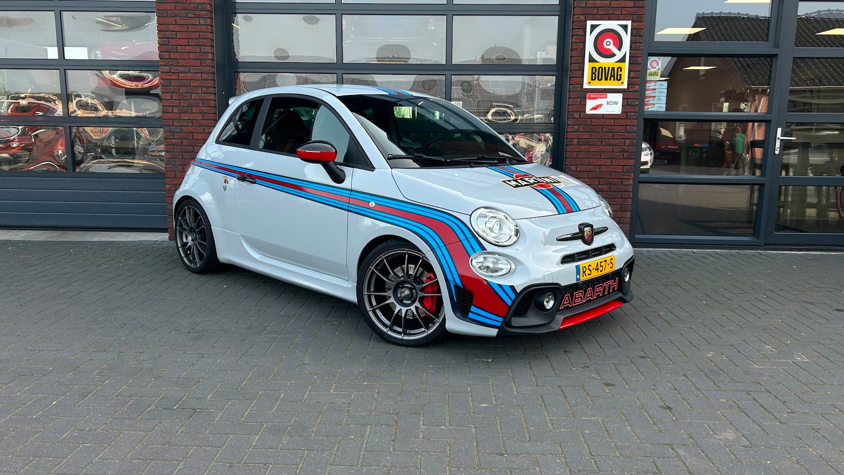 Fiat 500 Abarth - 1.4 T-Jet | Competizione | 242 pk | Akra | Carbon Sabelt | Beats Audio - AutoWereld.nl