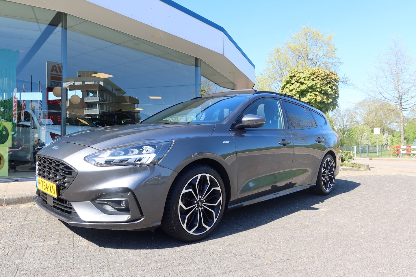 Ford Focus Wagon - 1.5 150PK A/T ST-Line PANO I TREKHAAK I Winterpack ! 64dkm - AutoWereld.nl