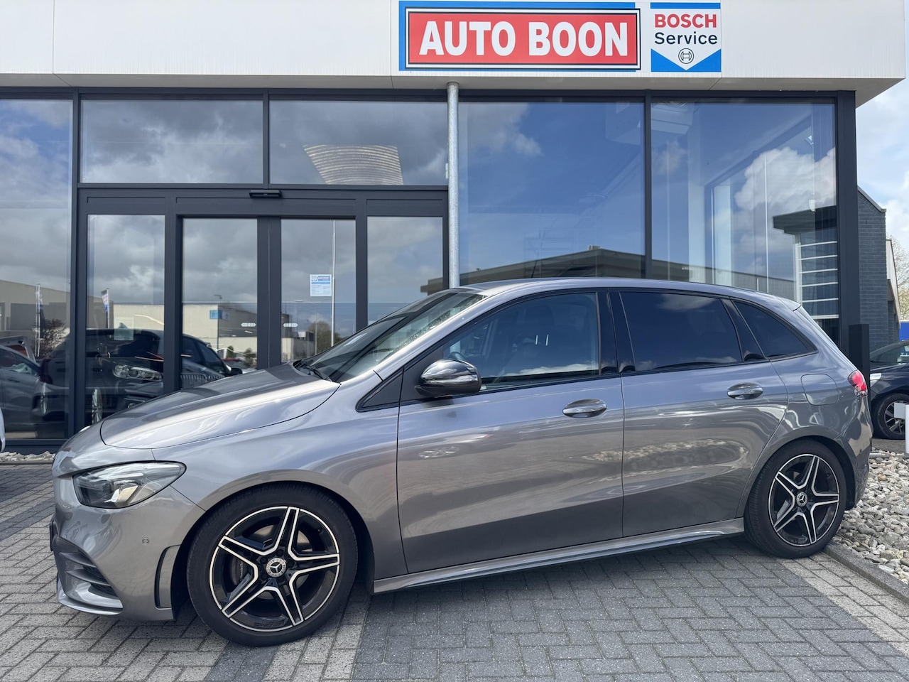 Mercedes-Benz B-klasse - 180 136PK AMG NIGHT EDITON AUTOMAAT APPCARP./P-CAM /NAVI/WIDESCREEN/LED/CLIMA/2XPDC/S&S/18 - AutoWereld.nl