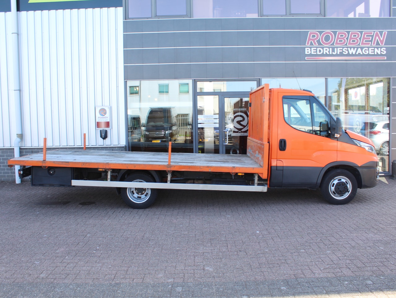 Iveco Daily - 35C18 3.0 375 Open Laadbak Dubbellucht Trekhaak - AutoWereld.nl