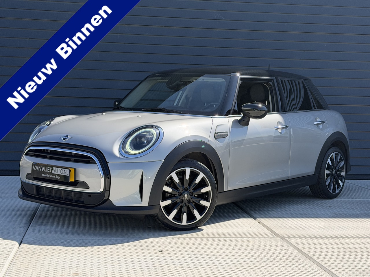 MINI Cooper - Mini 1.5 136 PK Camden Plus Edition Automaat / Camera / Navigatie - AutoWereld.nl
