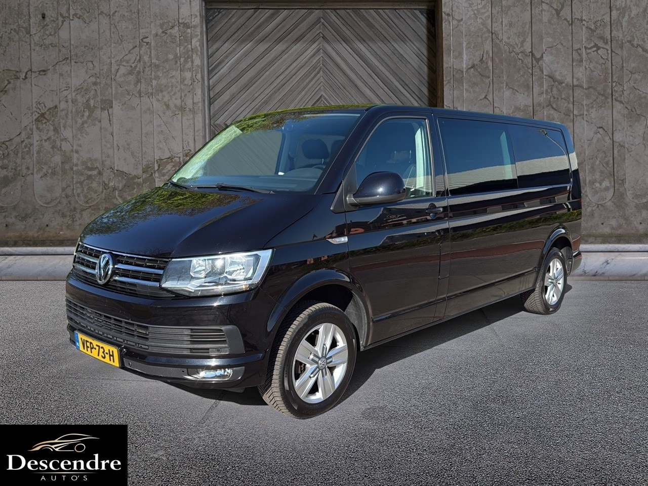 Volkswagen Transporter Caravelle - 2.0 TDI L2H1 DC Highline 6 pers. marge btw vrij - AutoWereld.nl