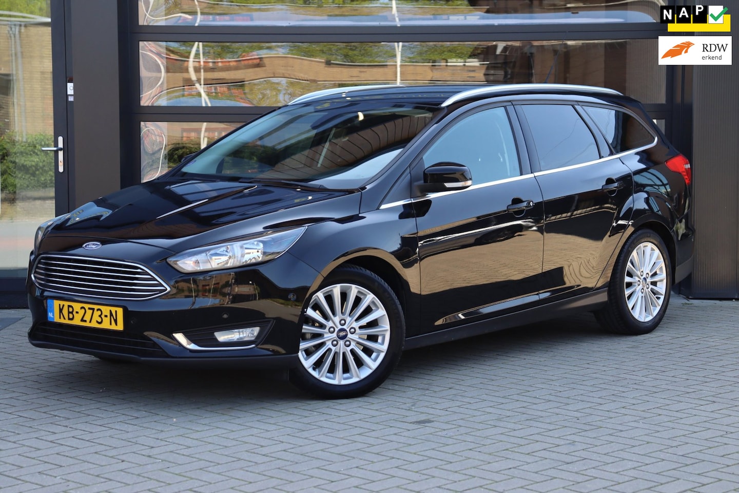 Ford Focus Wagon - 1.5 Titanium | NAP | Clima | Cruise | Navi | Parkeerhulp | Airco | LM Velgen | - AutoWereld.nl