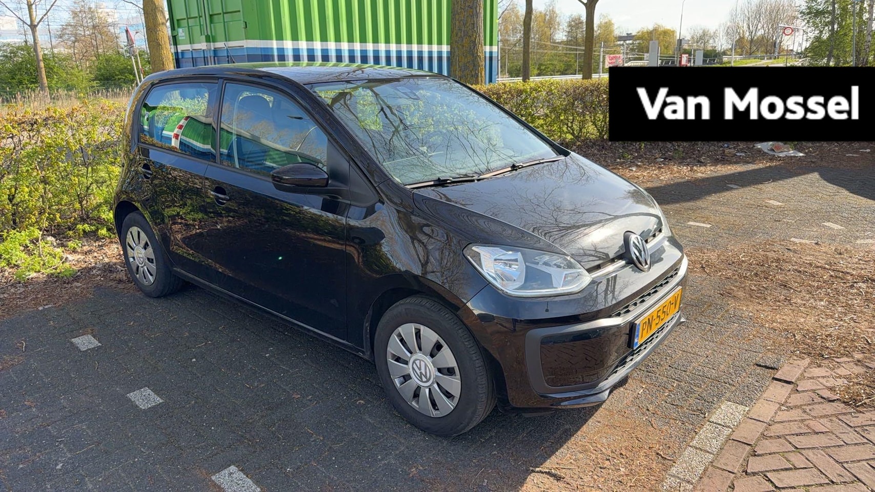 Volkswagen Up! - 1.0 BMT move up! | 60 PK | Airco | Bluetooth | Cruise Control | Maps + More - AutoWereld.nl