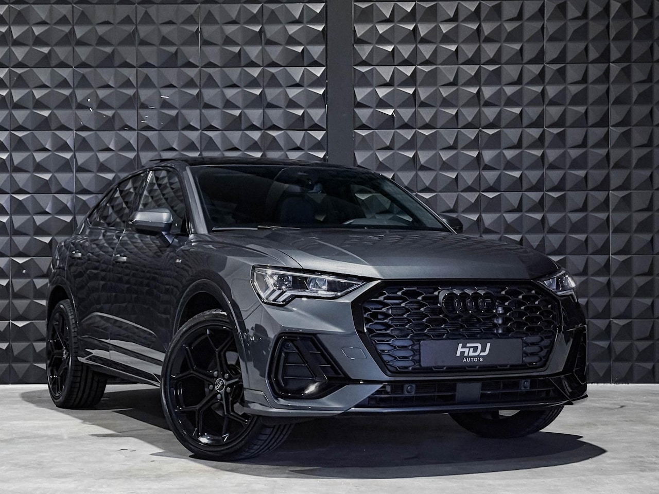 Audi Q3 Sportback - 35 TFSI S Edition | Pano | 20"| Side Ass | Keyl | Leer | Camera | Led Li | - AutoWereld.nl