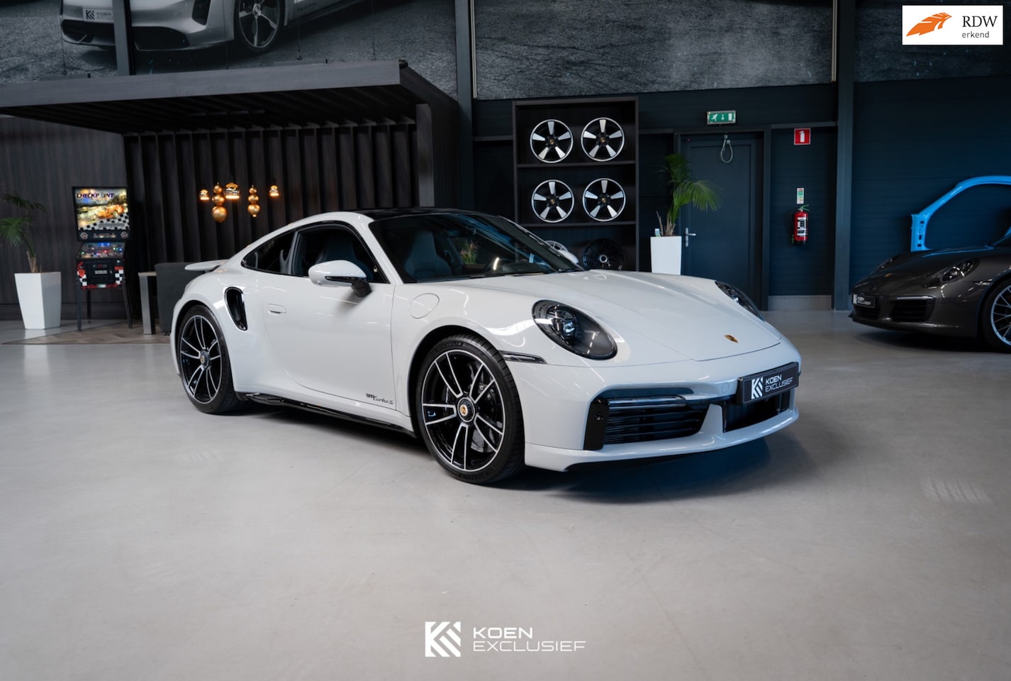 Porsche 911 - 992 3.8 Turbo S Km stand 33375 - AutoWereld.nl