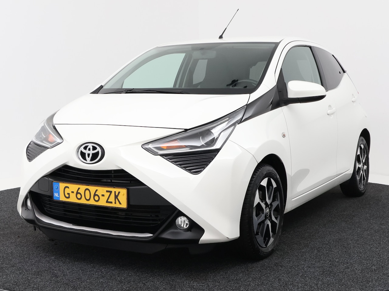 Toyota Aygo - 1.0 VVT-i x-joy | 1e eigenaar | NL auto - AutoWereld.nl