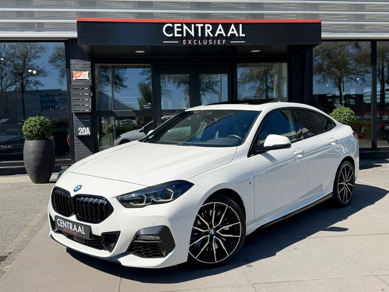 BMW 2-serie Gran Coupé - 218i High Exe M-Sport|Pano|Harman&Kardon|M-Stoelen|Keyless|Carplay|Camera - AutoWereld.nl