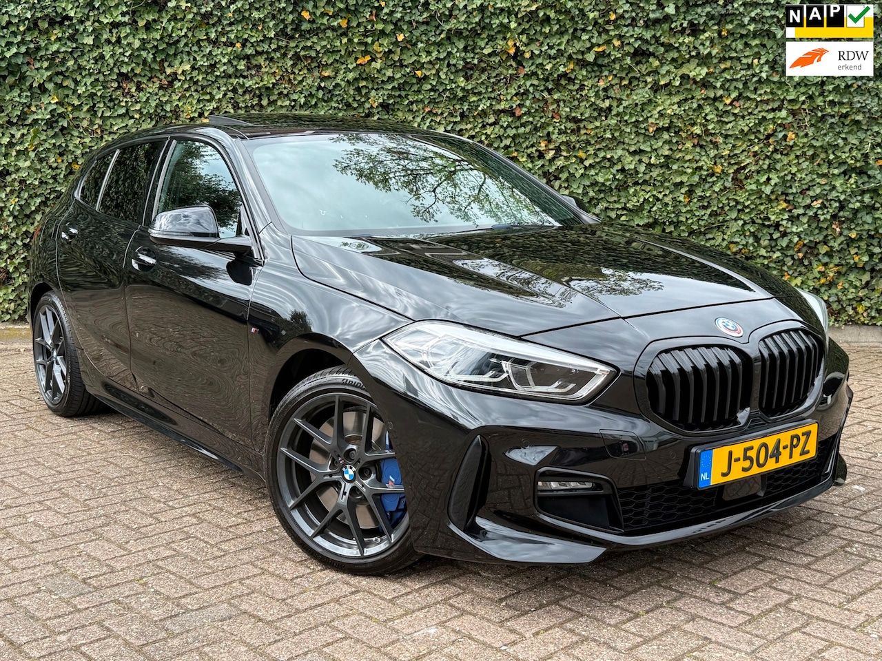 BMW 1-serie - 118i High Executive M-Sport | Pano | Leder | Harman/Kardon - AutoWereld.nl
