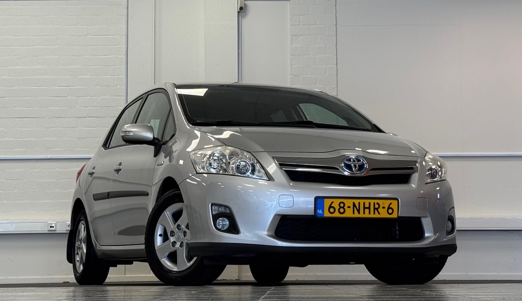 Toyota Auris - 1.8 Full Hybrid Aspiration 100% Dealer onderhouden 3e Eigenaar - AutoWereld.nl