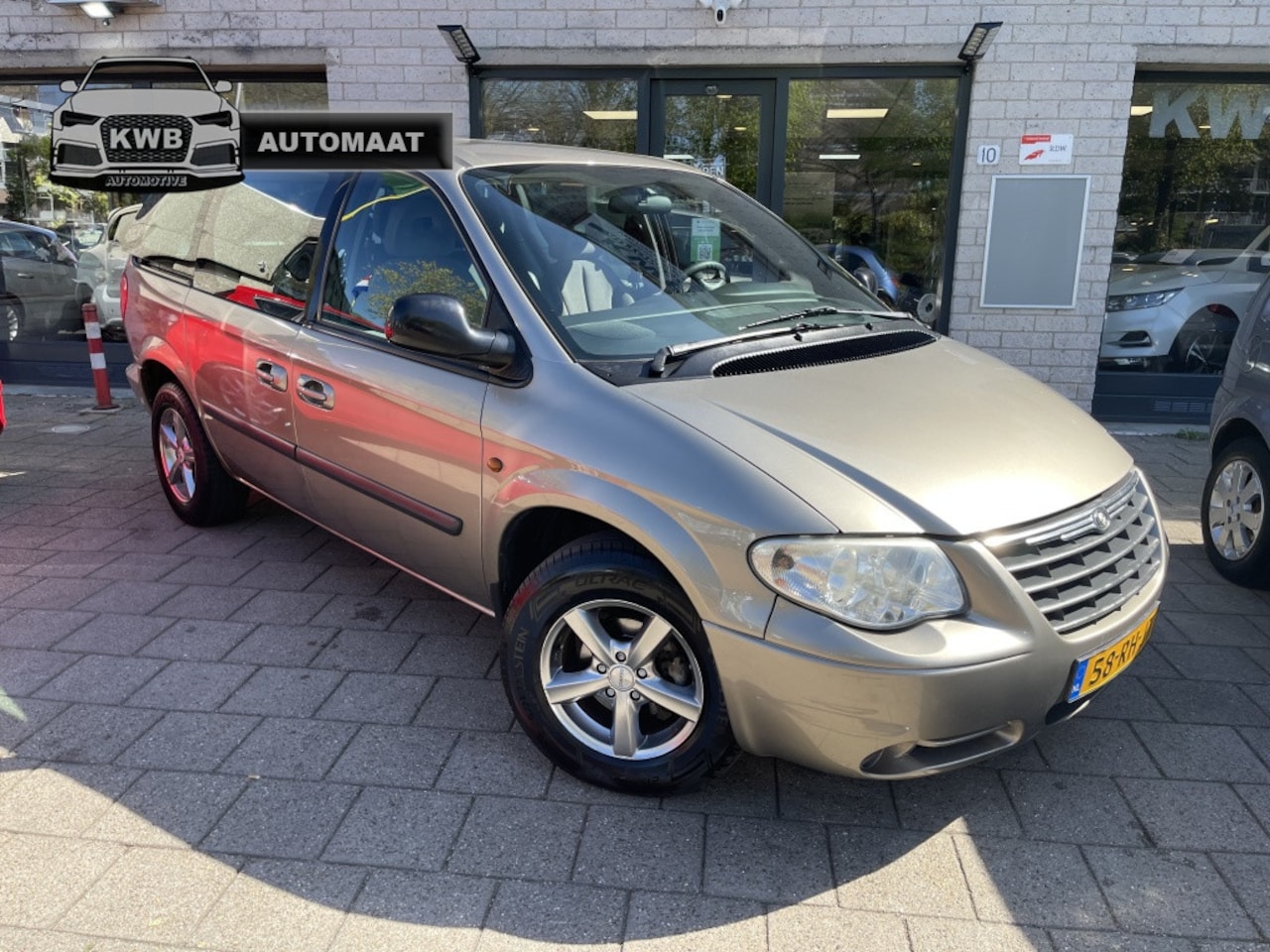 Chrysler Voyager - 3.3i V6 SE Luxe 7pers Nieuwe apk automaat - AutoWereld.nl