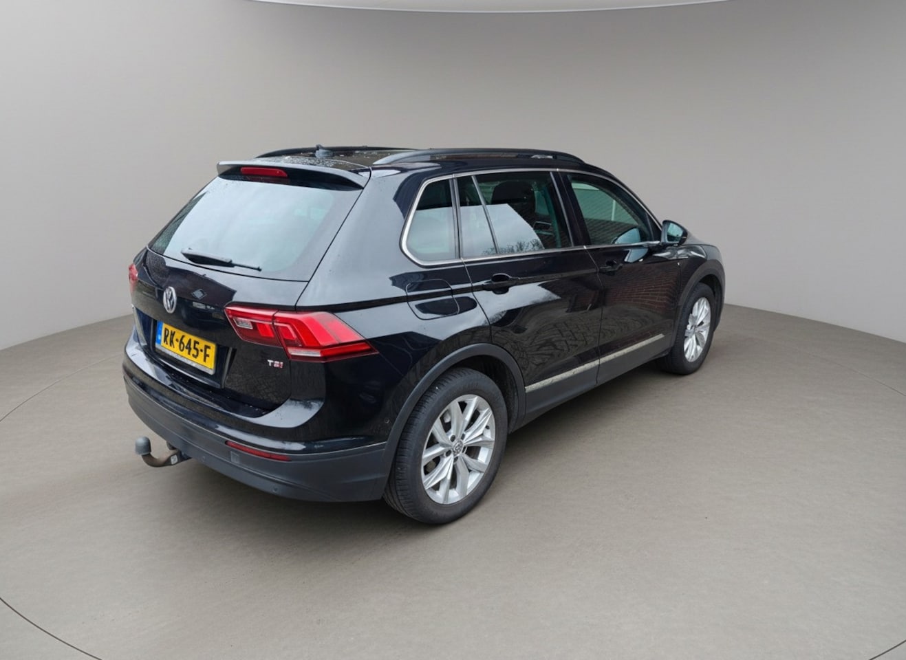 Volkswagen Tiguan - 1.4 TSI ACT Comfortline Business R 1.4 TSI ACT Comfortline Business R, Led, Camera, PDC, ACC, Keyless, NAP