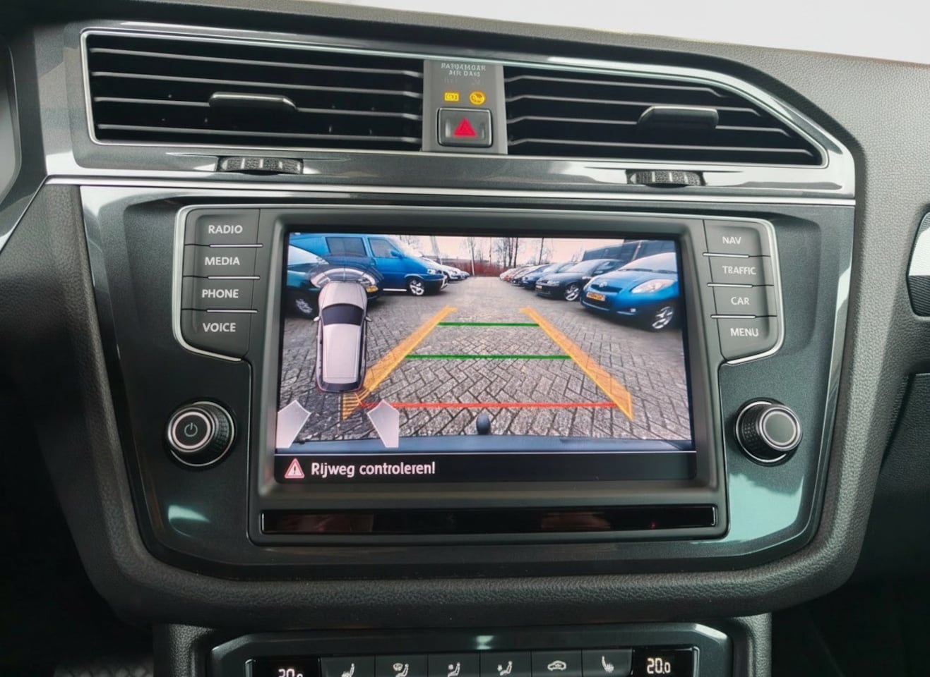 Volkswagen Tiguan - 1.4 TSI ACT Comfortline Business R 1.4 TSI ACT Comfortline Business R, Led, Camera, PDC, ACC, Keyless, NAP