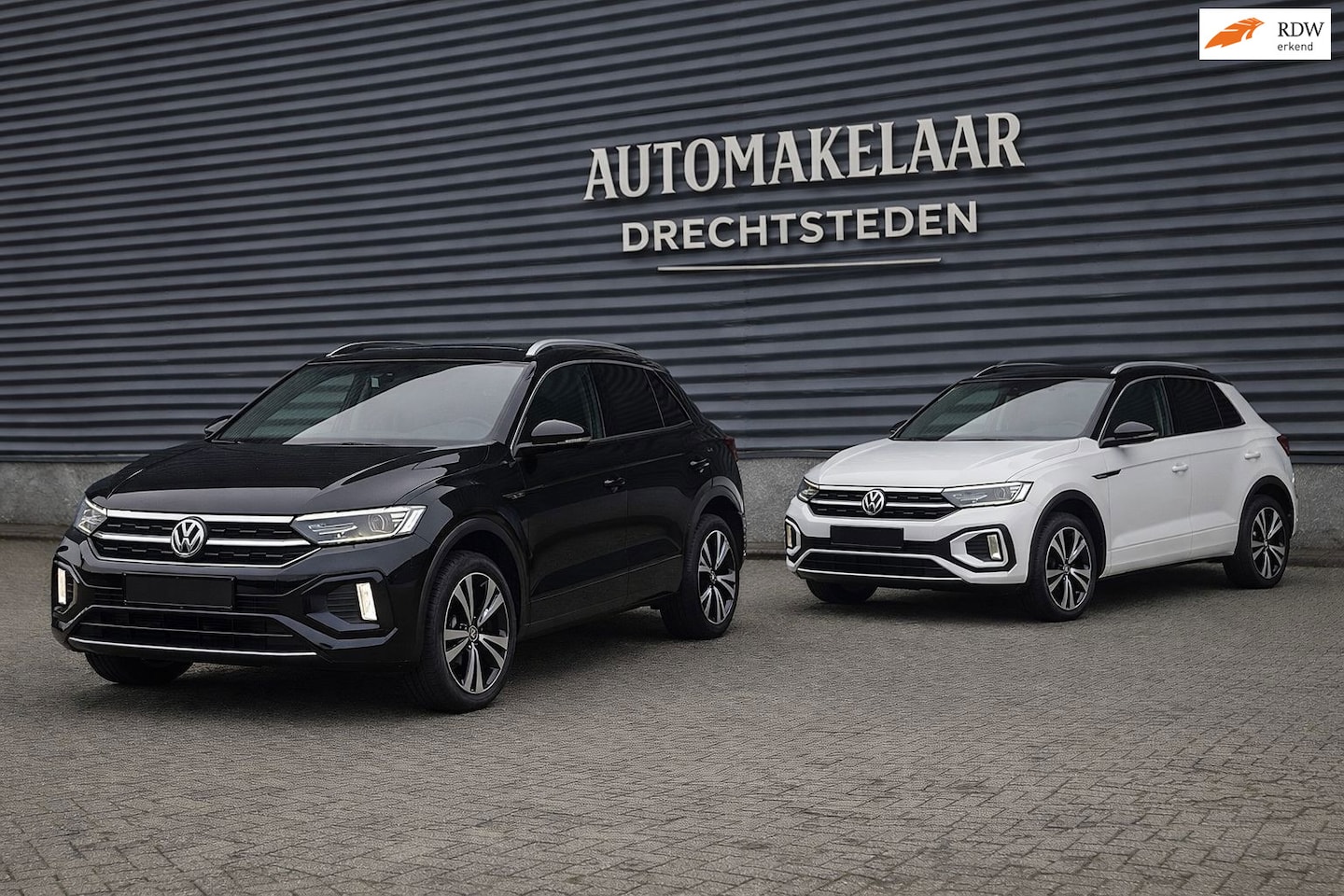 Volkswagen T-Roc - 1.5 TSI R-Line Carpass/Pano/Massage/DSG/Keyless/Full Dealer onderhouden! - AutoWereld.nl