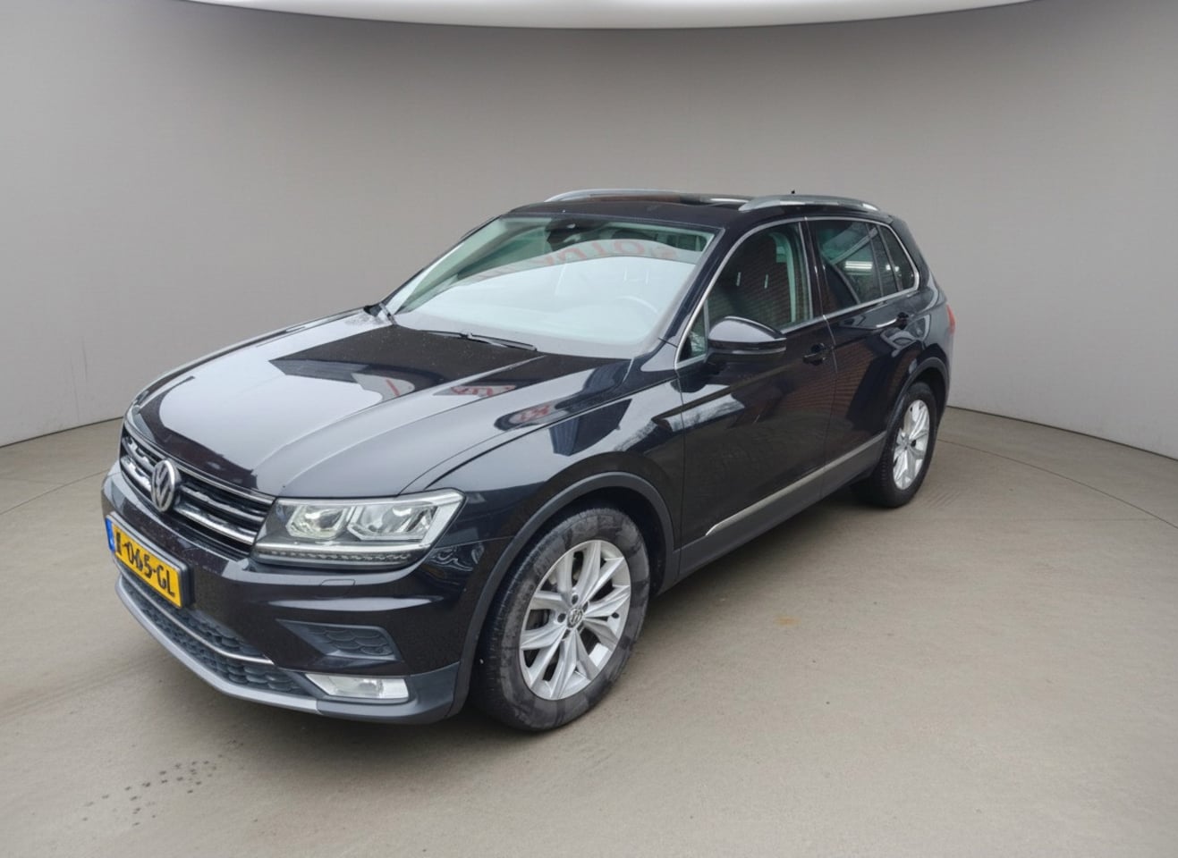 Volkswagen Tiguan - 2.0 TSI 4Motion Highline 2.0 TSI 4Motion Highline, Trekhaak, Panorama, Leer, PDC, ACC, 2e eig, NAP! - AutoWereld.nl