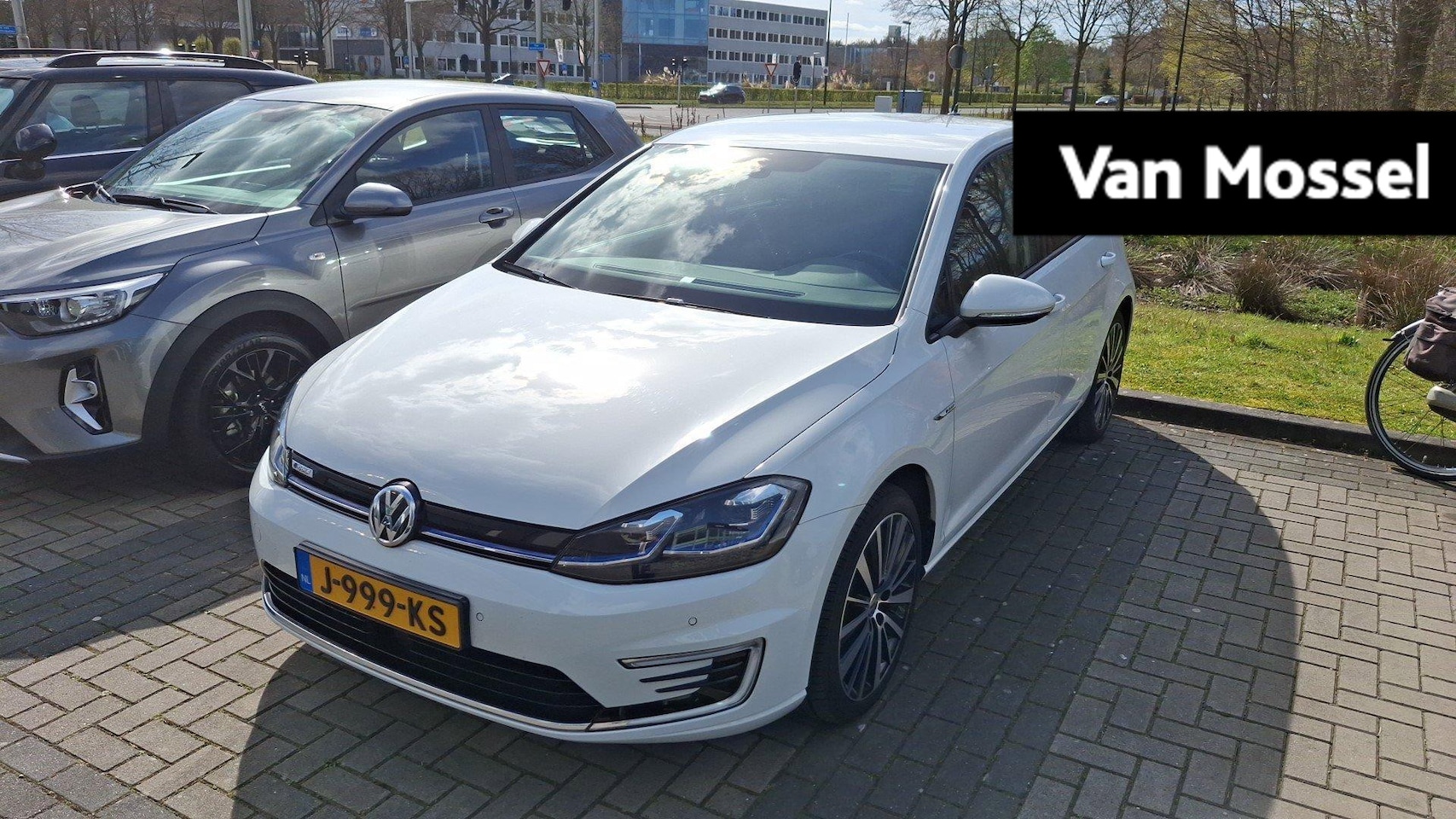 Volkswagen e-Golf - E-DITION | 136 PK | SoH ... | Navigatie | Climatronic (Automatische Airco) | Lichtmetalen - AutoWereld.nl